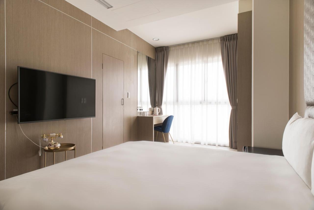 Whoops Hotel Тайчжун Экстерьер фото