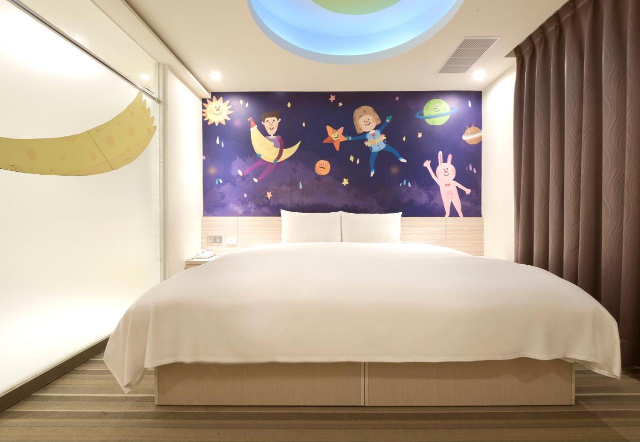 Whoops Hotel Тайчжун Экстерьер фото